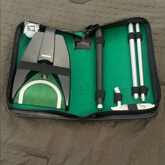 Portable Putting Green Putter Set - Green/Black - Picture 1 of 10